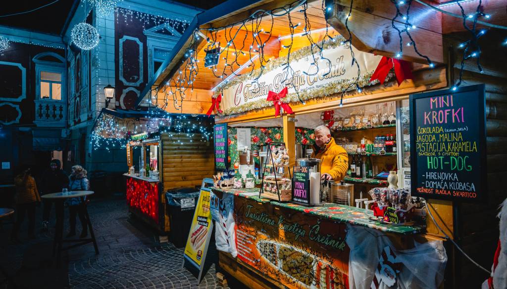 Vrtoglavi zneski za prodajo kuhanega vina: Kdo so ponudniki in koliko so odšteli za najem hiške na Ptuju?