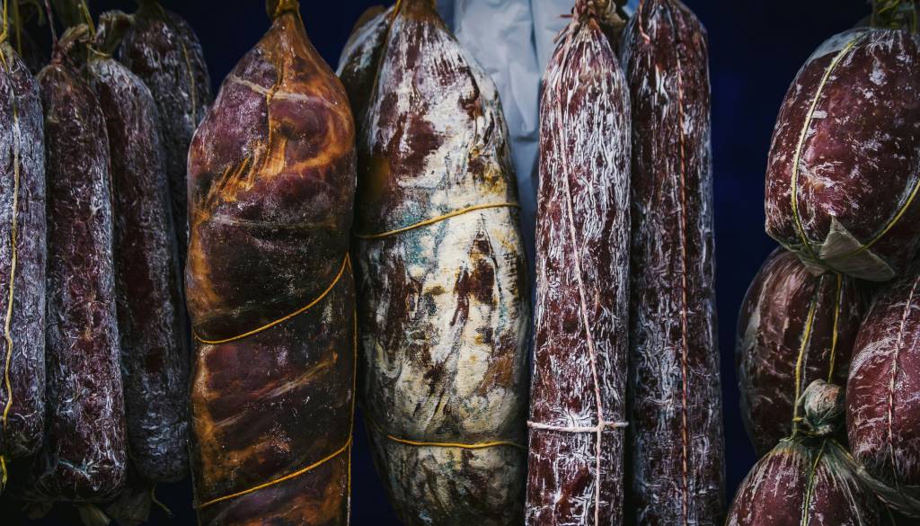 Iz podstrešja v Novem mestu odnesel kar 30 kilogramov mesa