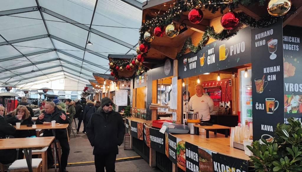 Koliko vas bo stala praznična Ljubljana? Cene na stojnicah vas bodo presenetile