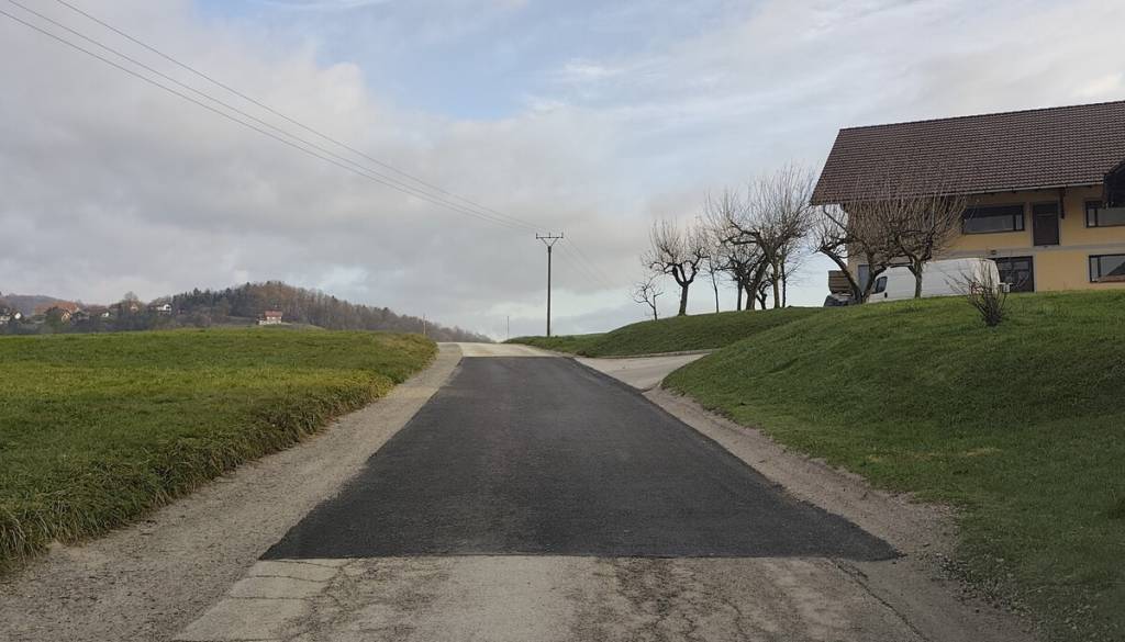 Za obnovo cest več kot 300 tisoč evrov: Kaj je počela občina Šentrupert?