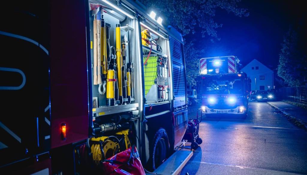 Zaradi pregretja kamina izbruhnil požar, škoda ogromna