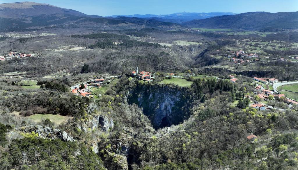 Tragedija v Škocjanskih jamah, umrl potapljač 