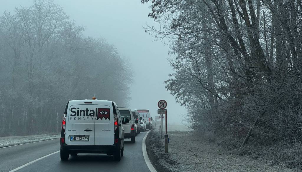 V nesreči izven Murske Sobote tri osebe poškodovane