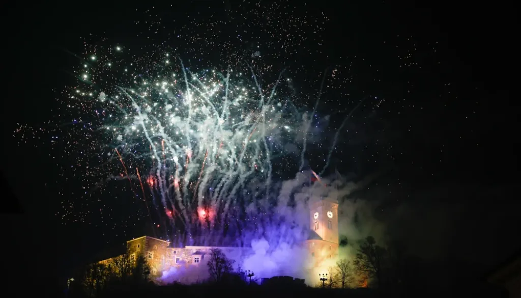 Novoletna osvetlitev v Ljubljani, zakaj nekateri deli mesta ostajajo temni?