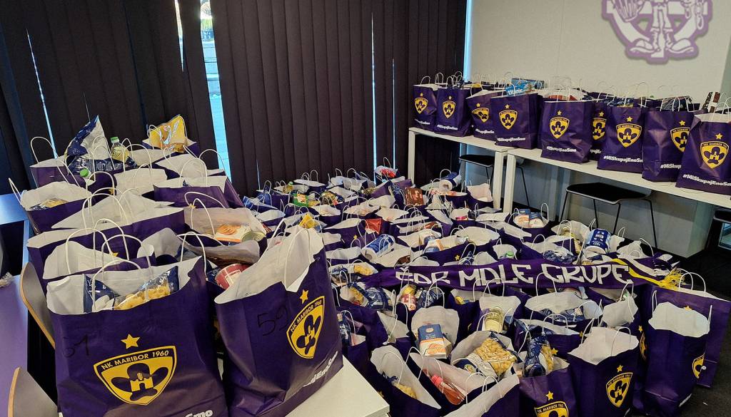 FOTO: Viole tudi letos uspešne z akcijo Vijol'čni božič, pomagali so 117 družinam