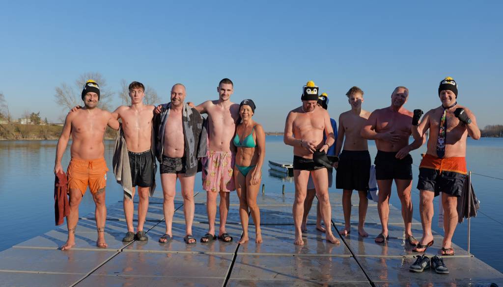 FOTO in VIDEO: Dahavski pingvini tudi letos zaplavali v ledeni Kamešnici