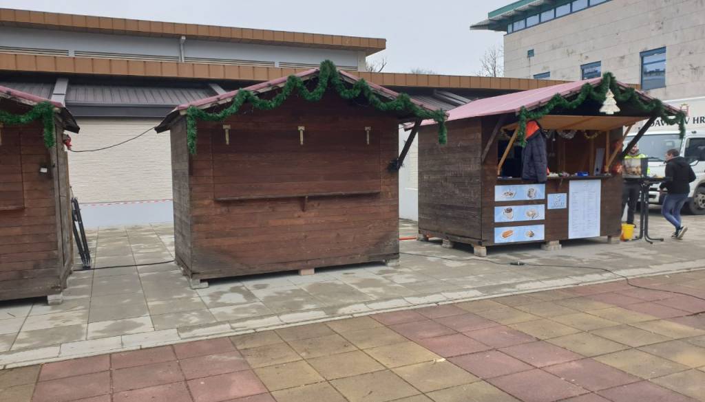 Razkrivamo, kdo bo ob drsališču poskrbel za gostinsko ponudbo in kaj vse bo na voljo