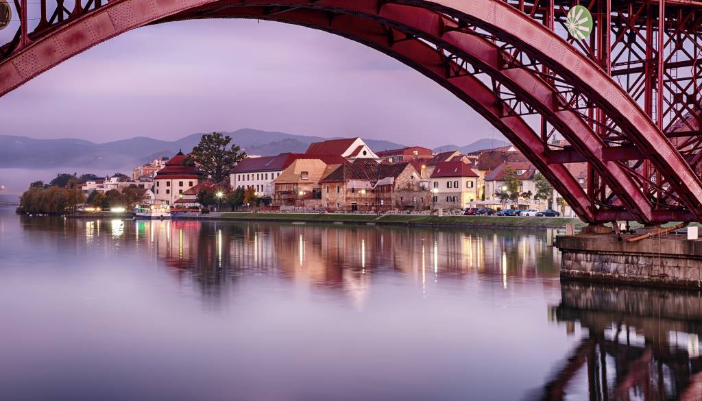 Kam ta konec tedna? V Maribor prihajajo Helena Blagne, Marko Škugor in obilica praznične zabave