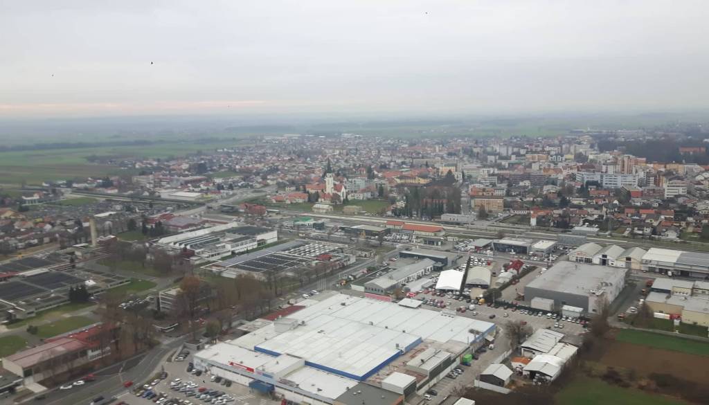 Občina išče najemnika parkirnega mesta