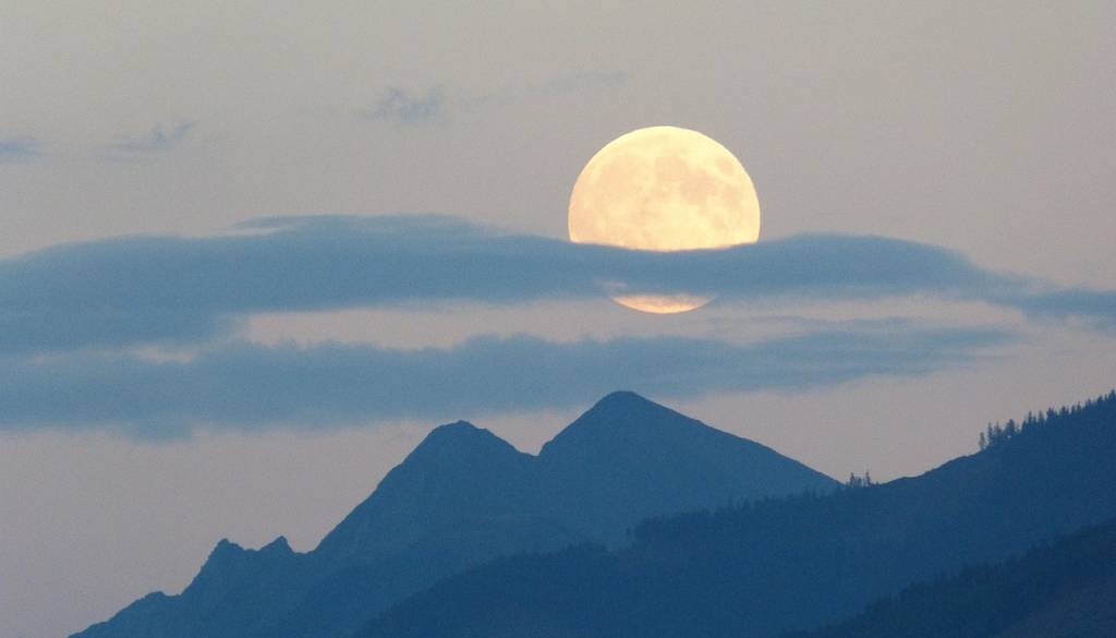 Preverite, kaj vašemu znamenju prinaša hladna polna luna 