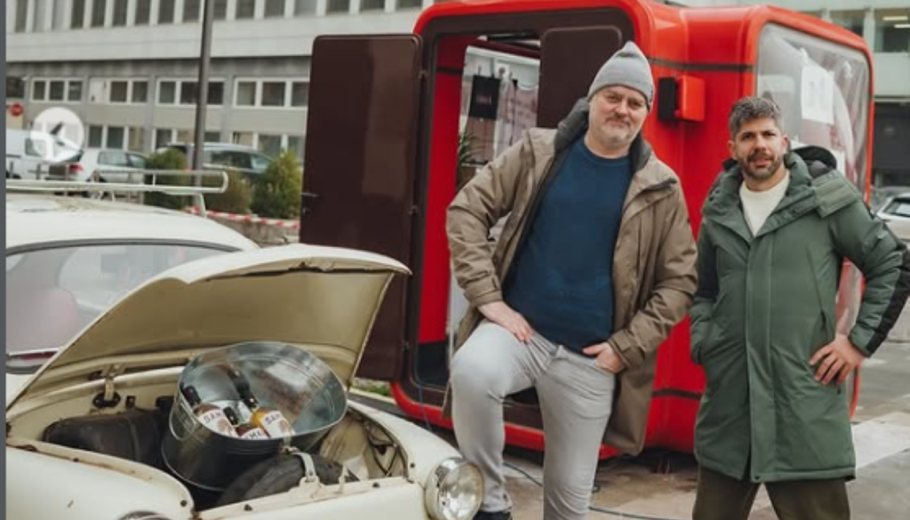 Legendarni Kiosk K67 pred Delovo stolpnico zaživel kot mikro-galerija in pop-up trgovina