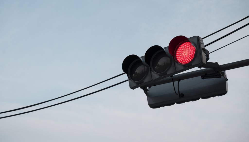 Prometna nesreča na Zaloški cesti: Policija na kraju, voznici lažje poškodovani