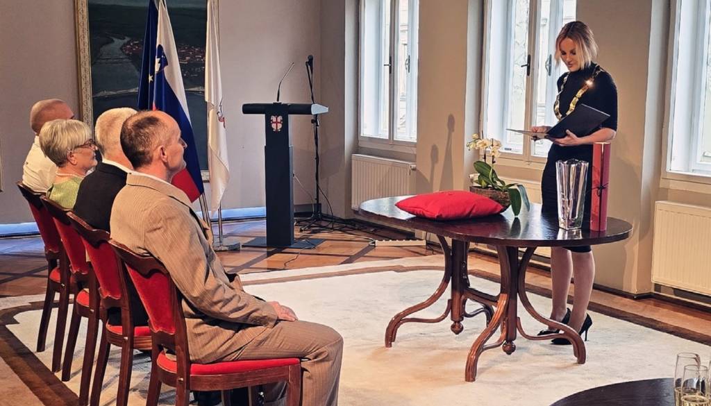 Nuška Gajšek doživela eno najlepših in najredkejših časti v življenju: Vodila obred zlate poroke svojih staršev