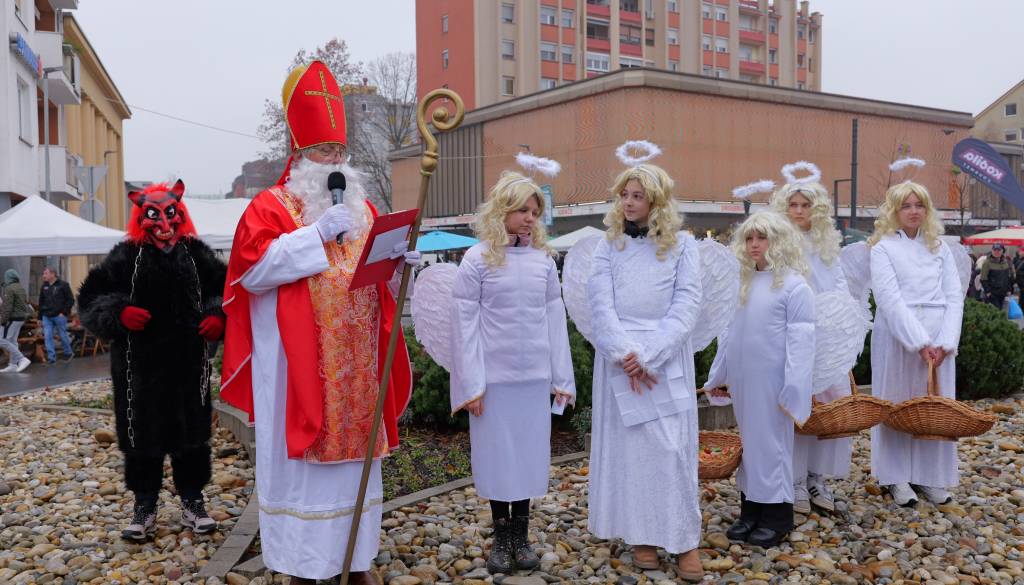 FOTO in VIDEO: Mikloševo senje v polnem razmahu