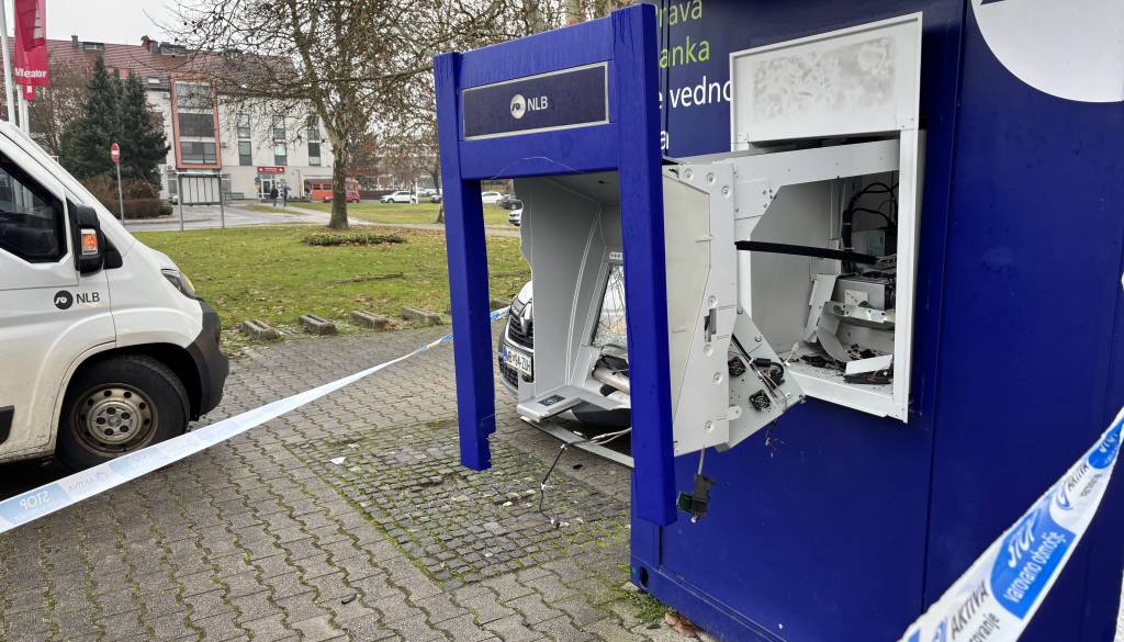 FOTO in VIDEO: Bankomat v Moravskih Toplicah popolnoma razstrelili