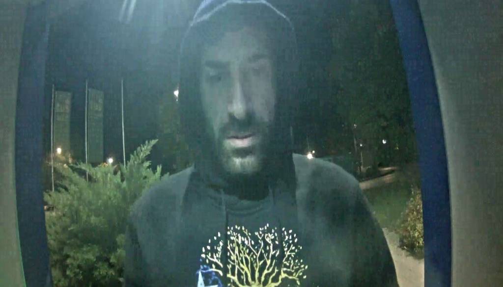 FOTO: Pomurski policisti iščejo vlomilca, ste ga videli?