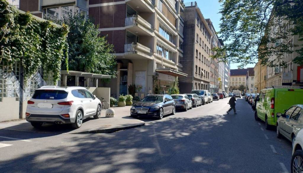 Danes se začenja prodaja parkirnih dovolilnic za leto 2026 , preverite cone in cene