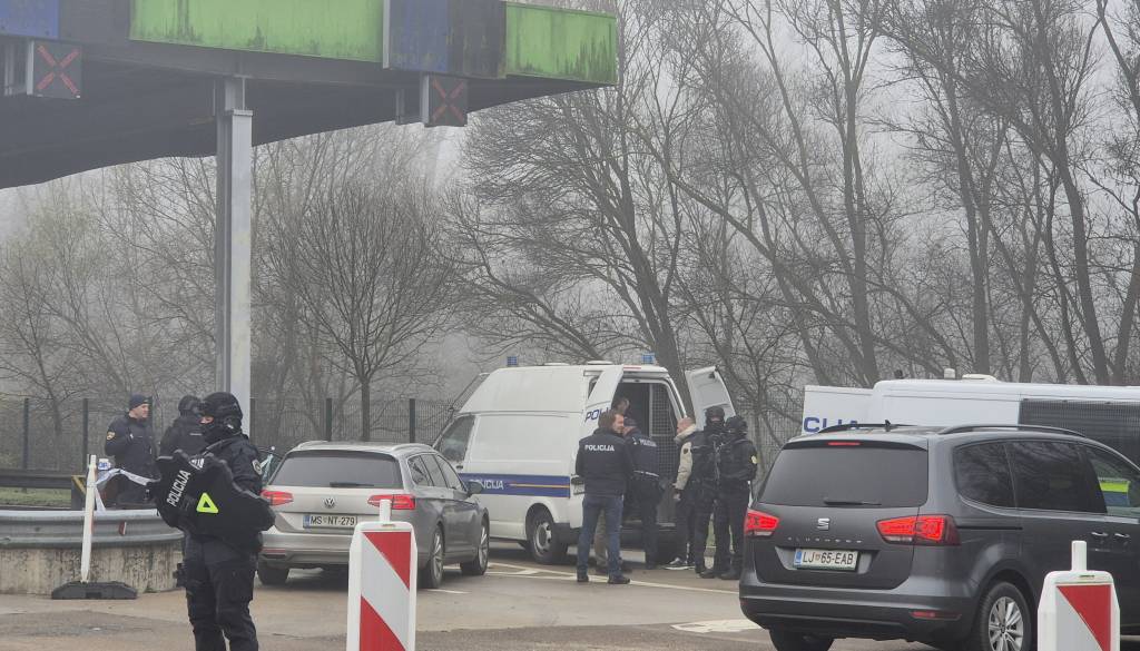 VIDEO: Drugi zaporniki 40-letnemu morilcu nosečnice: »Morilec, morilec!«