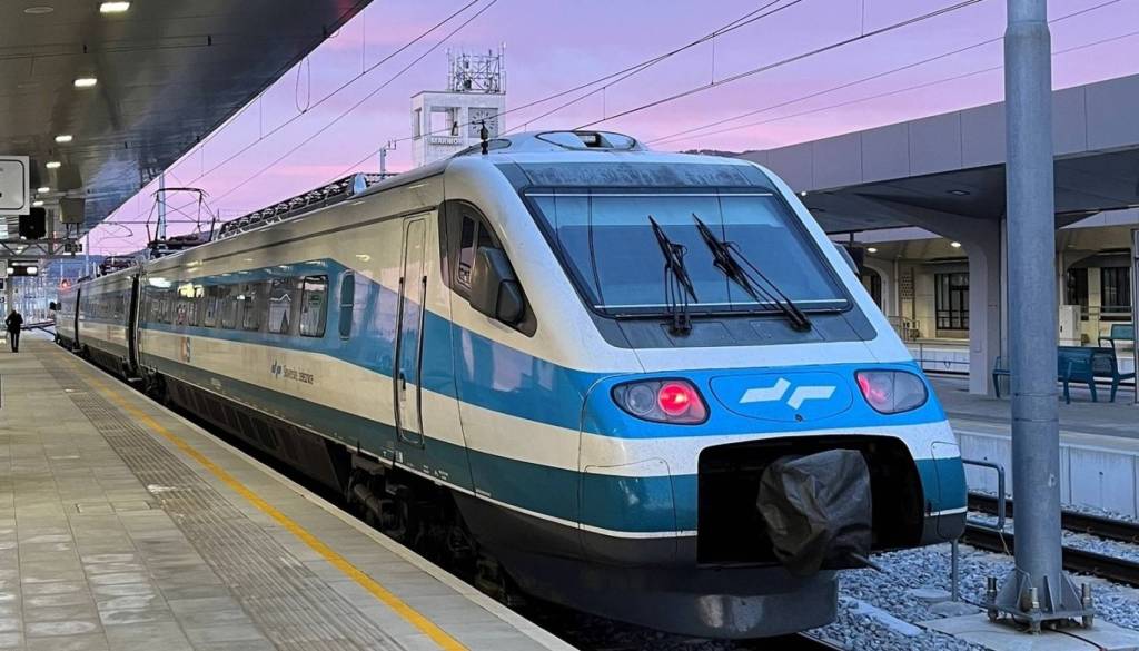 Težave na tirih: Zaradi okvare vlaka daljše zamude na relaciji proti Novemu mestu in Kočevju
