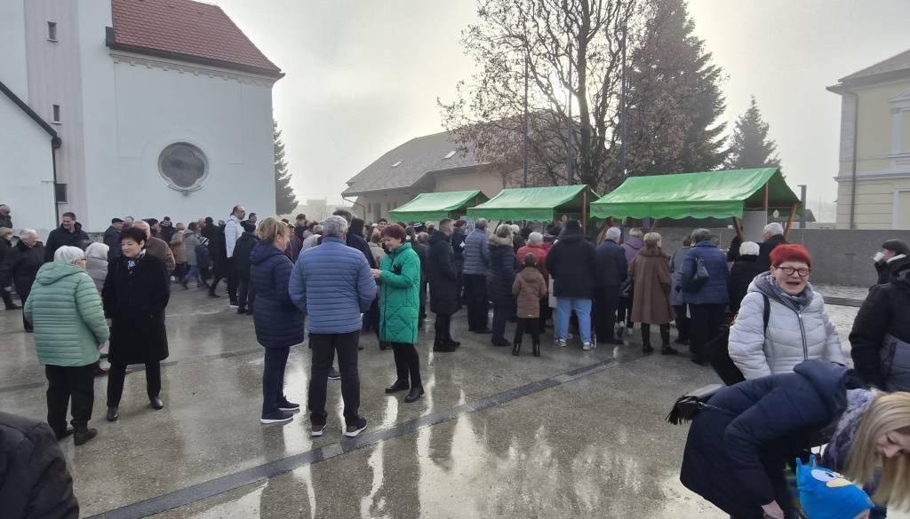 FOTO: V vrtcu Lavra pripravili tretji dobrodelni Božični bazar