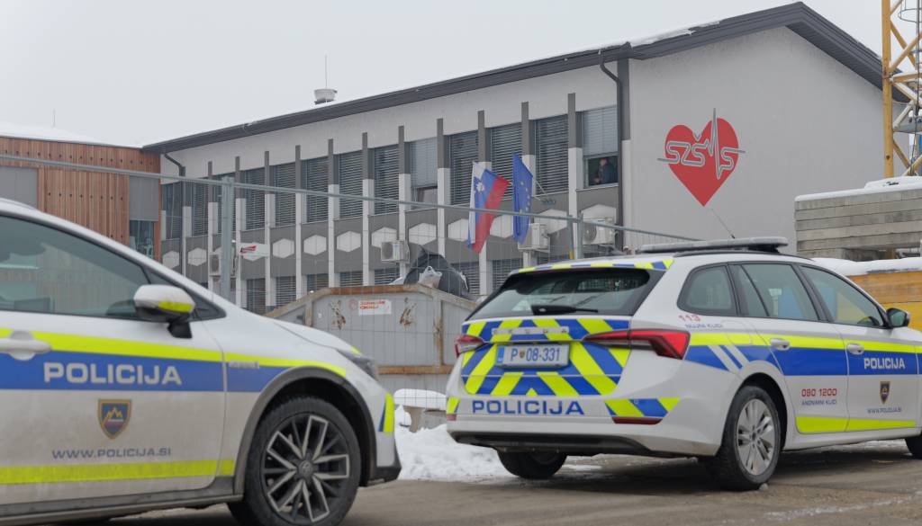 Mladoletnemu napadalcu iz srednje zdravstvene odrejen enomesečni pripor