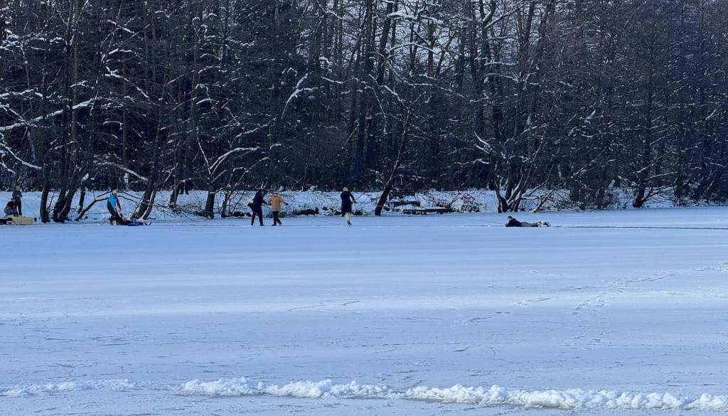 Kdaj je drsanje po na videz zaledeneli površini lahko izjemno nevarno?