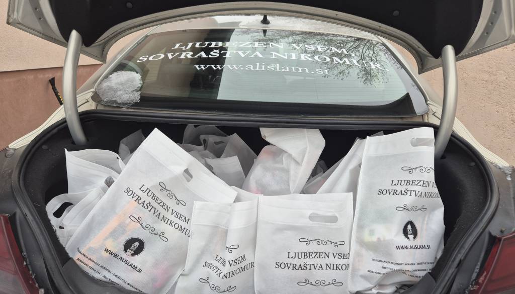 FOTO: Mariborski muslimani z darilnimi paketi razveselili najbolj ranljive skupine
