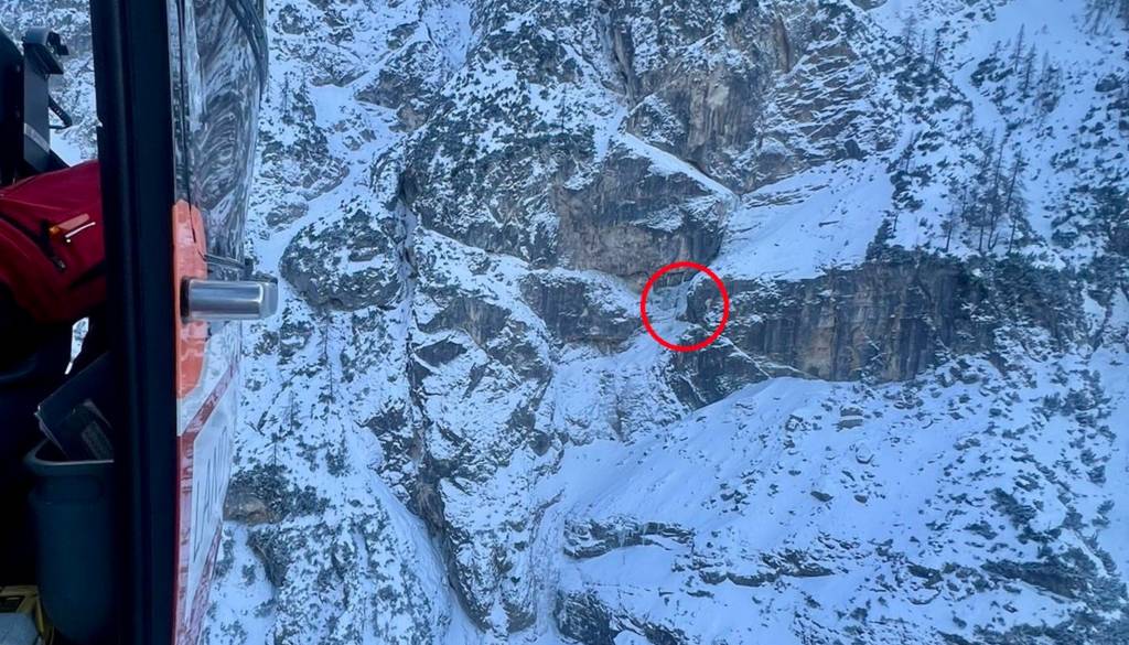 Slovenska plezalca padla 15 metrov globoko, rešili so ju avstrijski reševalci