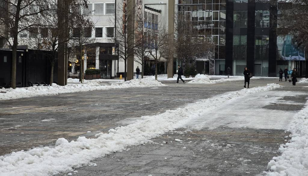 Lista kolesarjev in pešcev: Maribor tudi teden po sneženju nevaren