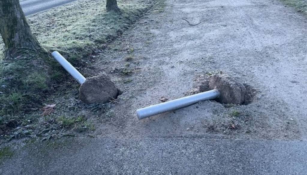 Nevarni stebrički na križišču Celovške in Ceste Ljubljanske brigade