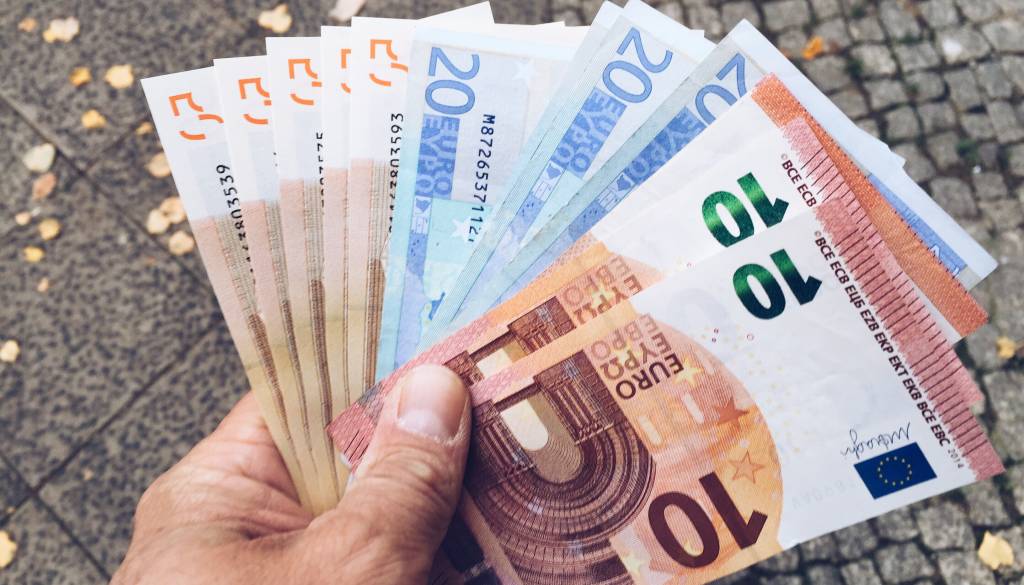 Ta znamenja bodo sprejela pomembno odločitev glede denarja in varnosti