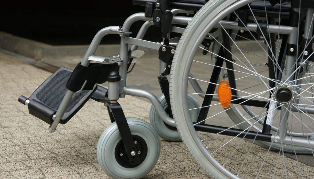 17-letnici zavrnili možnost šolske ekskurzije zaradi invalidskega vozička