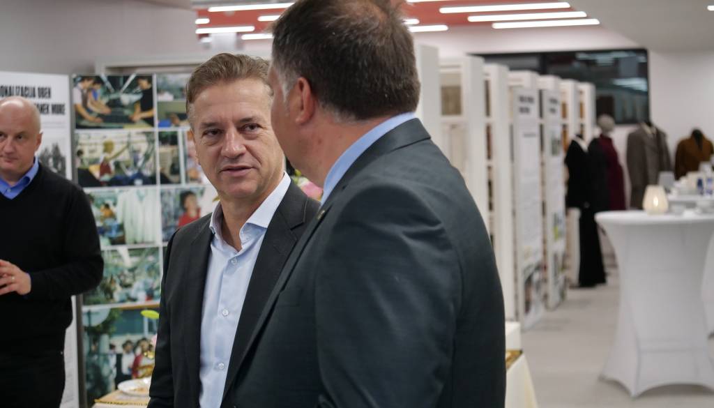 Komisija za preprečevanje korupcije, tudi en SMS pomeni kršitev