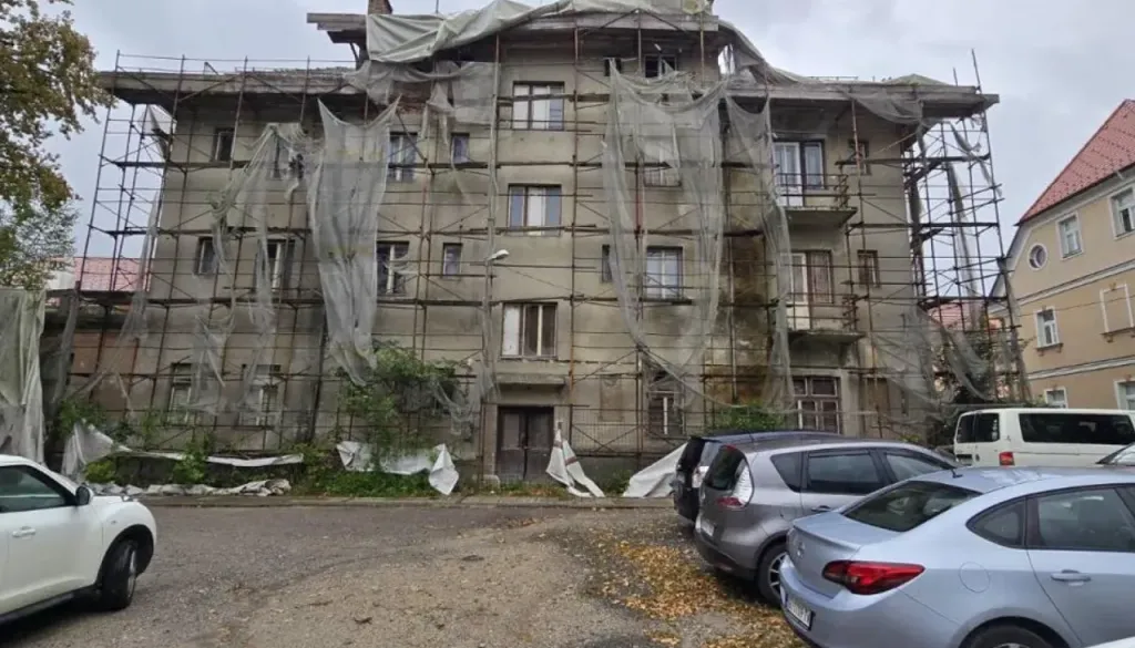 Zakaj v Kočevju niso porušili stare knjižnice, če pa bi bilo - tako župan - lažje in cenejše?