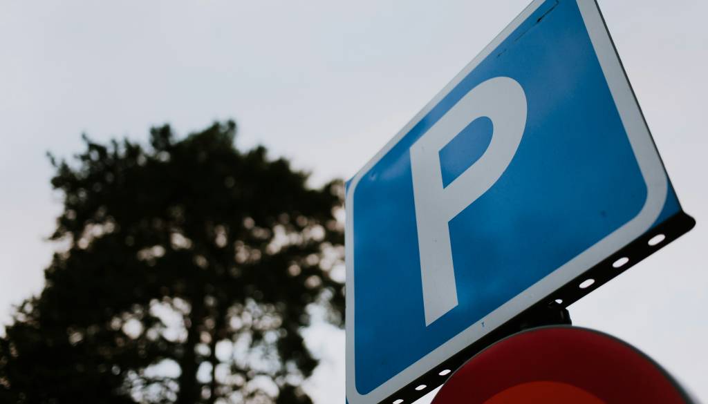 Parkirne dovolilnice v Ljubljani po novem elektronsko. Znano, kdaj jih bodo uvedli