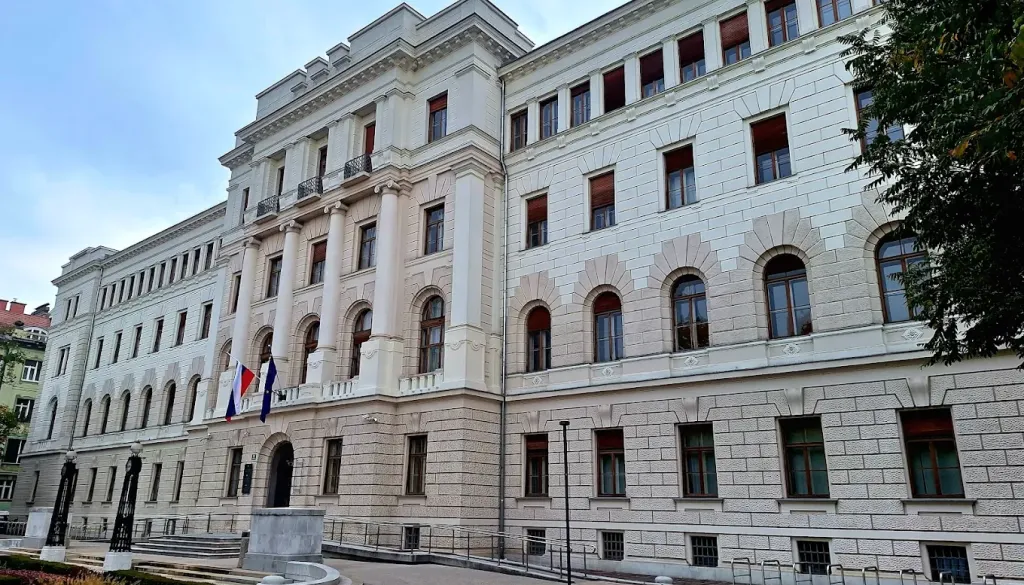 Na pobudo vrhovnega sodišča ustavna presoja podaljšanja pripora po Šutarjevem zakonu