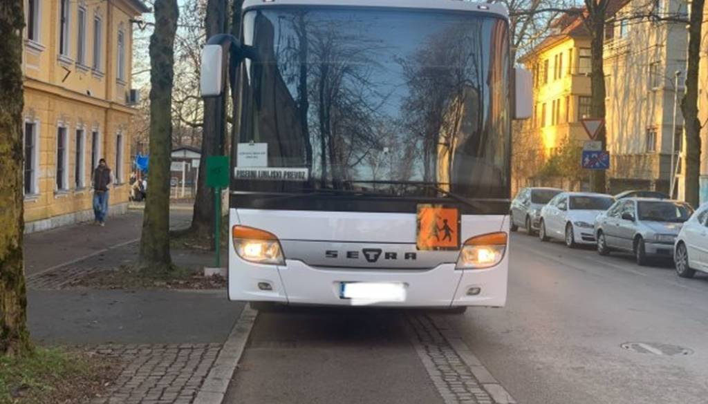 V centru Ljubljane kolesarska steza kot avtobusna postaja