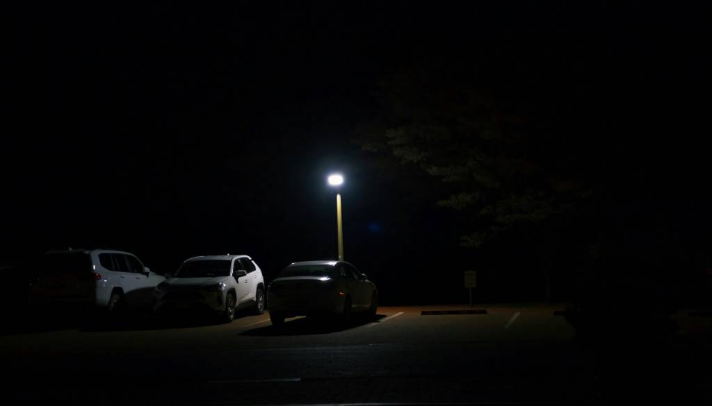 Pot med Agrokombinatsko in Cesto v Prod brez pločnika in razsvetljave