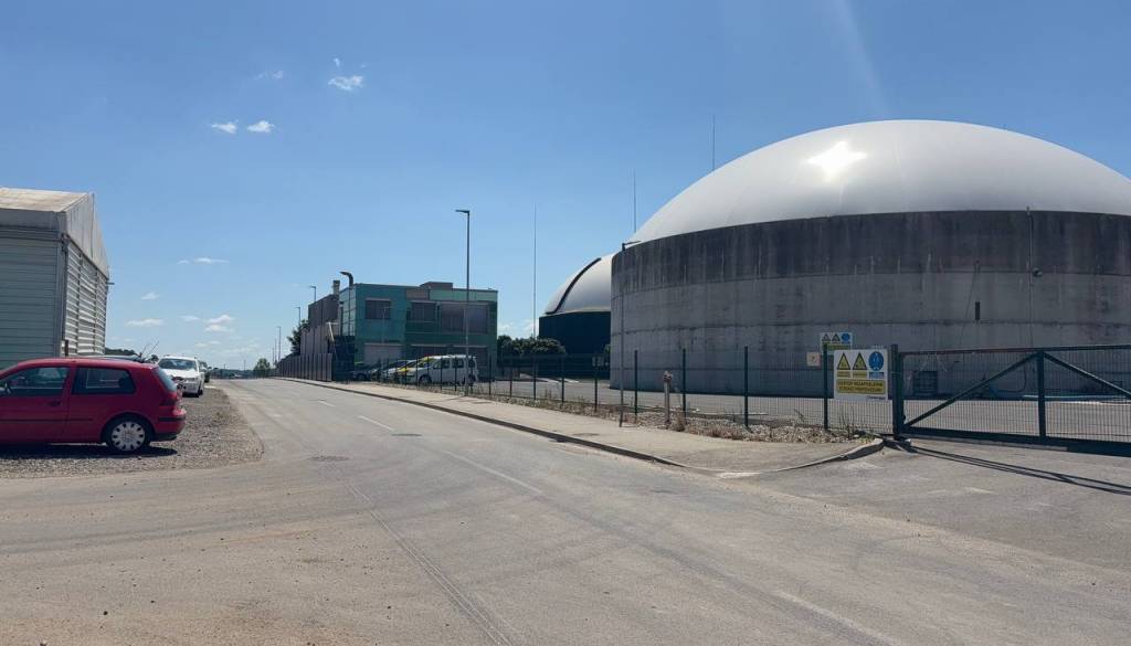 Vplivi obratovanja bioplinarne v Ormoži na okolje že zaznavni, občina dočakala odvzem okoljevarstvenega dovoljenja