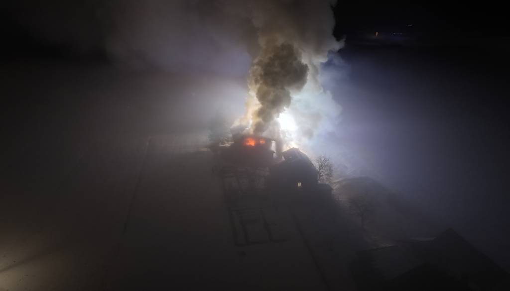 FOTO in VIDEO: Požar v hiši se je končal s smrtjo otroka