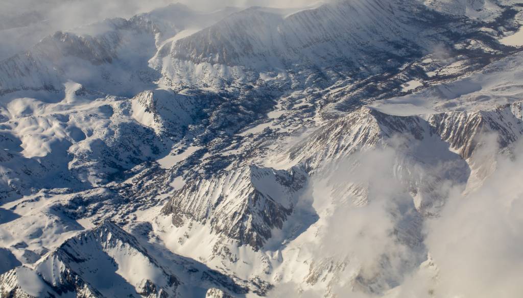 V snežnih plazovih v Avstriji umrlo osem ljudi