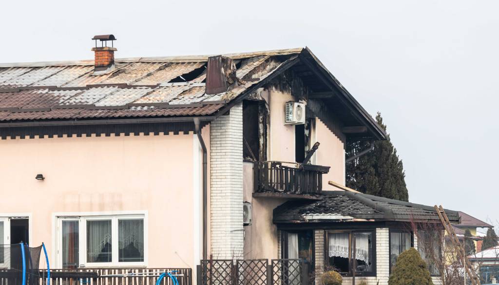 Občina po tragičnem požaru našla začasno namestitev za družino