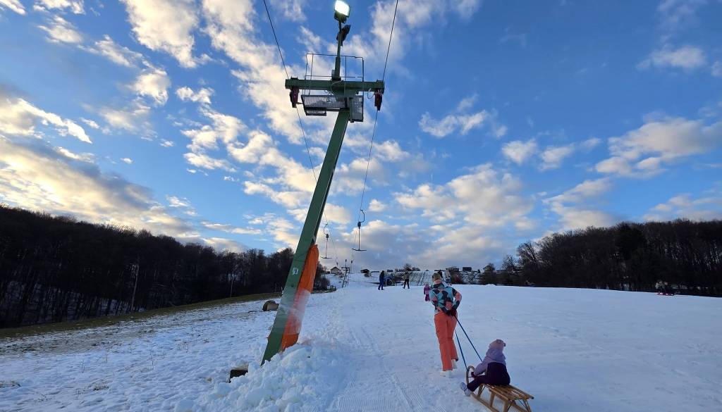 Končno bele strmine: Smučišče Globoki klanec odpira smučarsko sezono