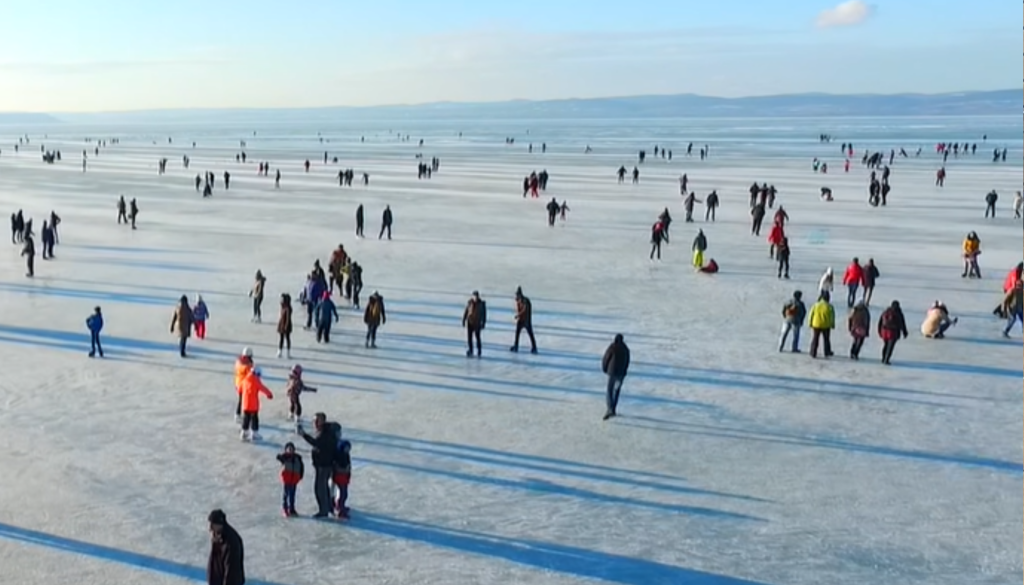 VIDEO: Balaton se je spremenil v naravno drsališče