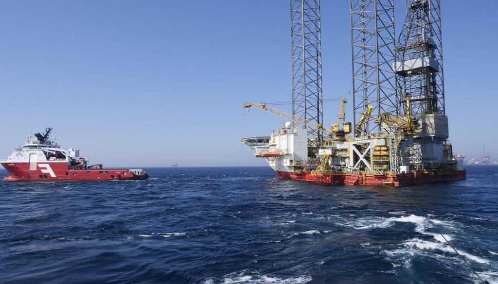 Sredi hrvaškega morja našli tri Slovence na Inini ploščadi