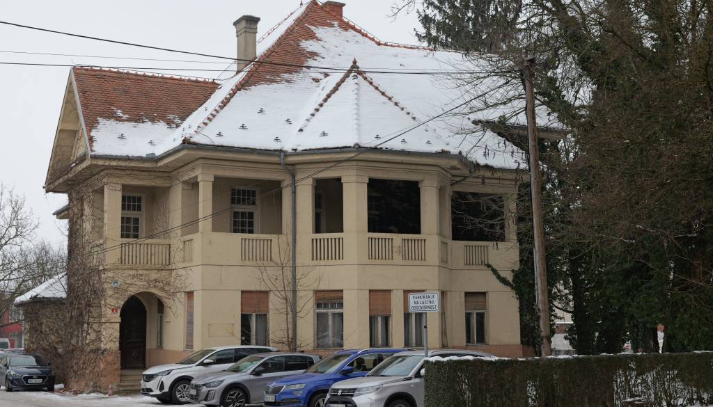 FOTO: Se Hartnerjevi vili obetajo boljši časi? Občina razkriva, kaj vse je na mizi ...