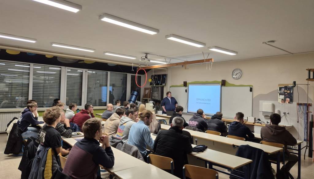 Nemec na razumljiv način predstavil skrivnosti največjega pospeševalnika delcev