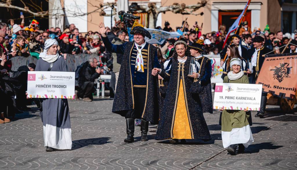 Pustna tradicija in etnografski liki v ospredju dogajanja v Spuhlji