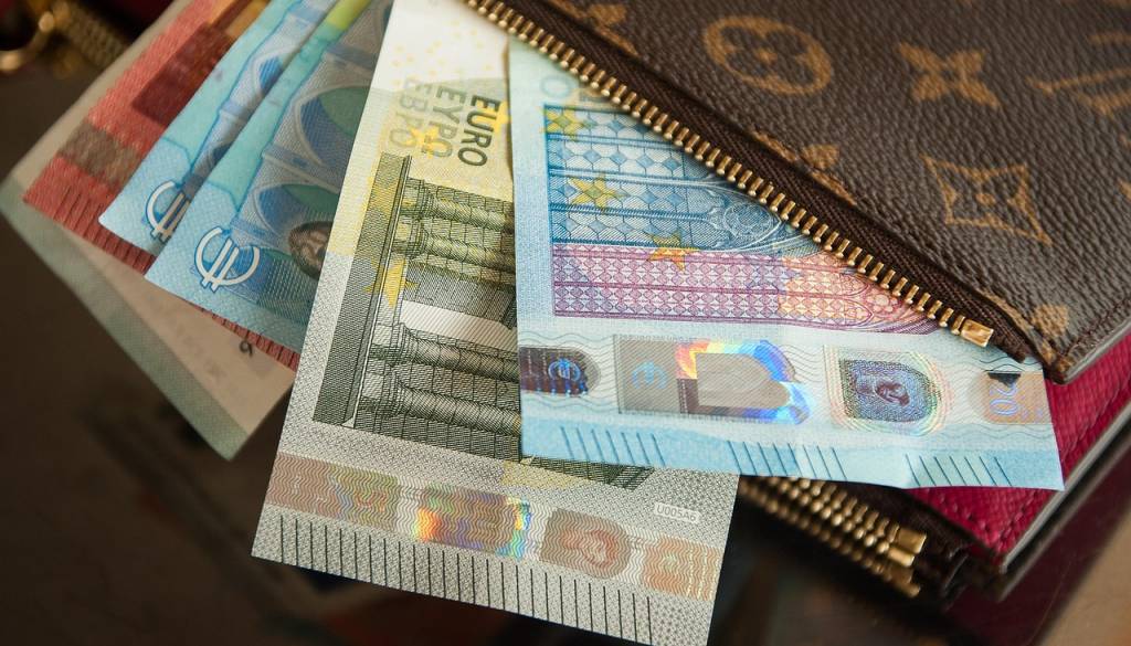 Pozor, prevare preko telefona v porastu, Slovenko oškodovali za 54.000 evrov