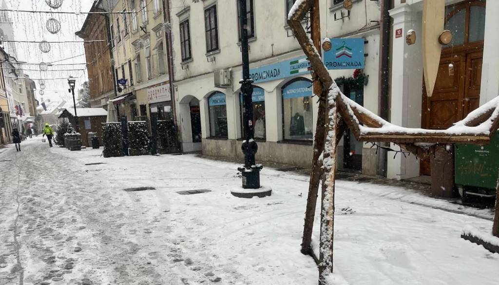 Gorenjska se pripravlja na zimske razmere: Sneg in poledica na obzorju